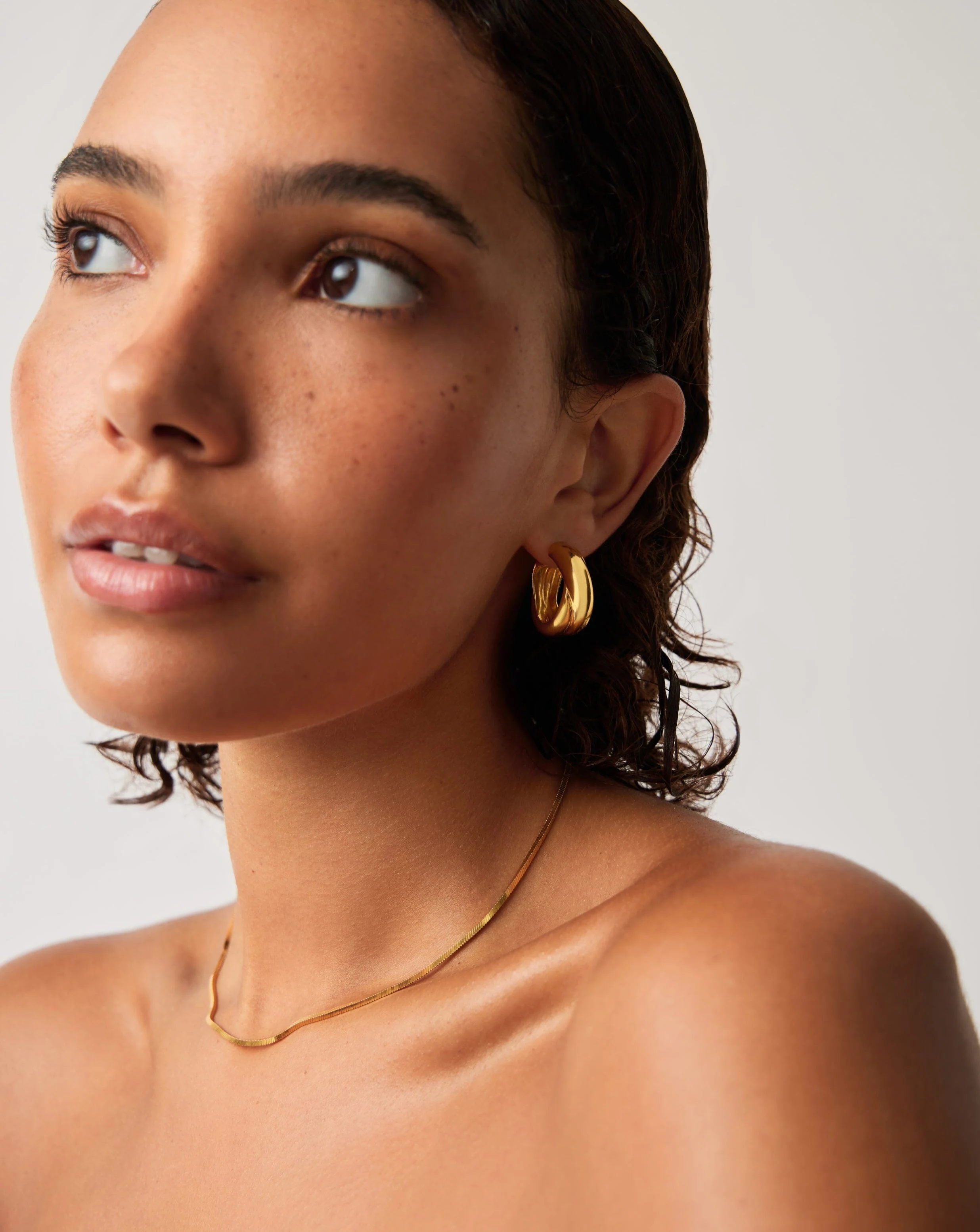 Lucy Williams Chunky Medium Entwine Hoop Earrings | 18ct Gold Plated - Image 3