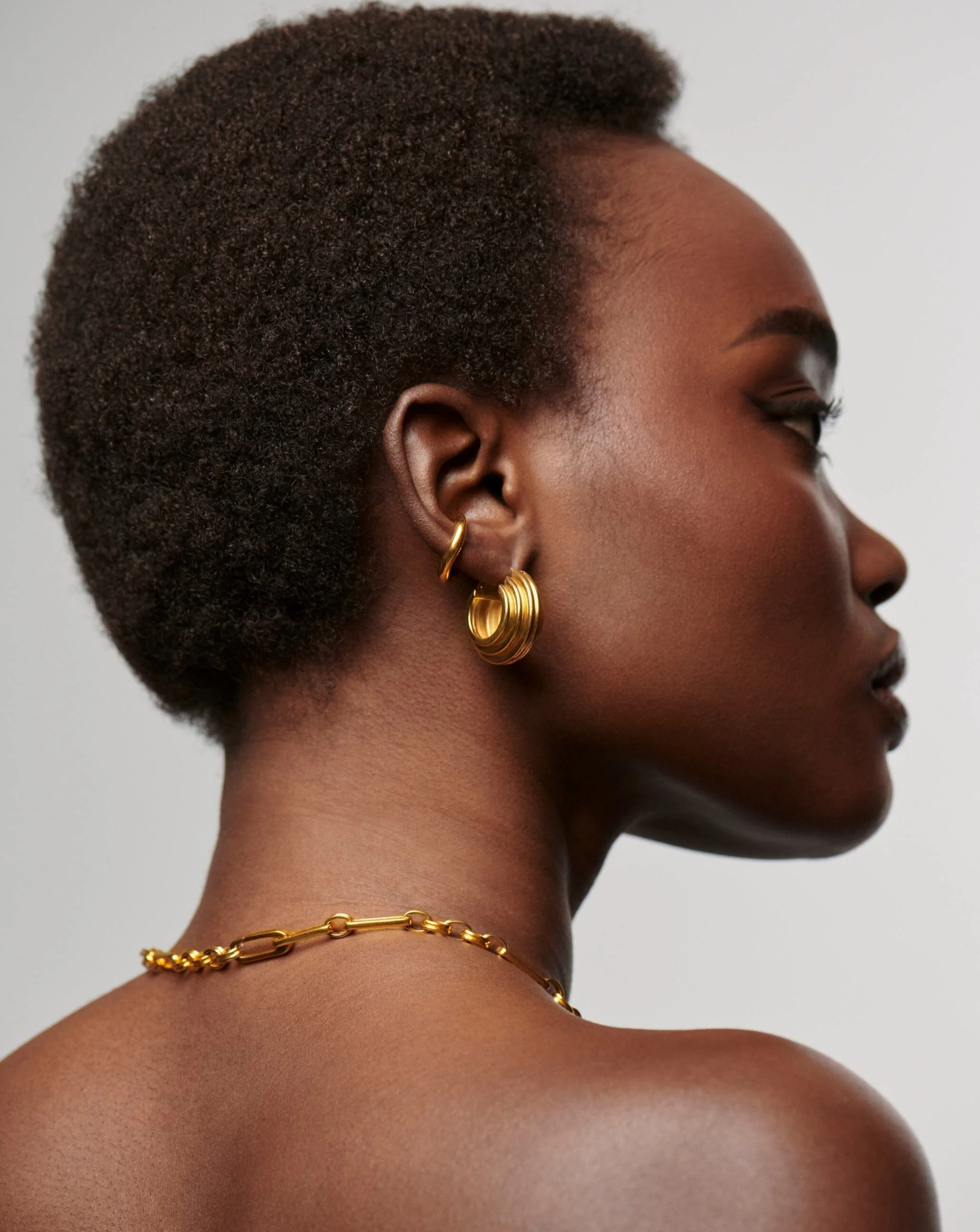 Lucy Williams Medium Chunky Ridge Hoop Earrings - Image 3