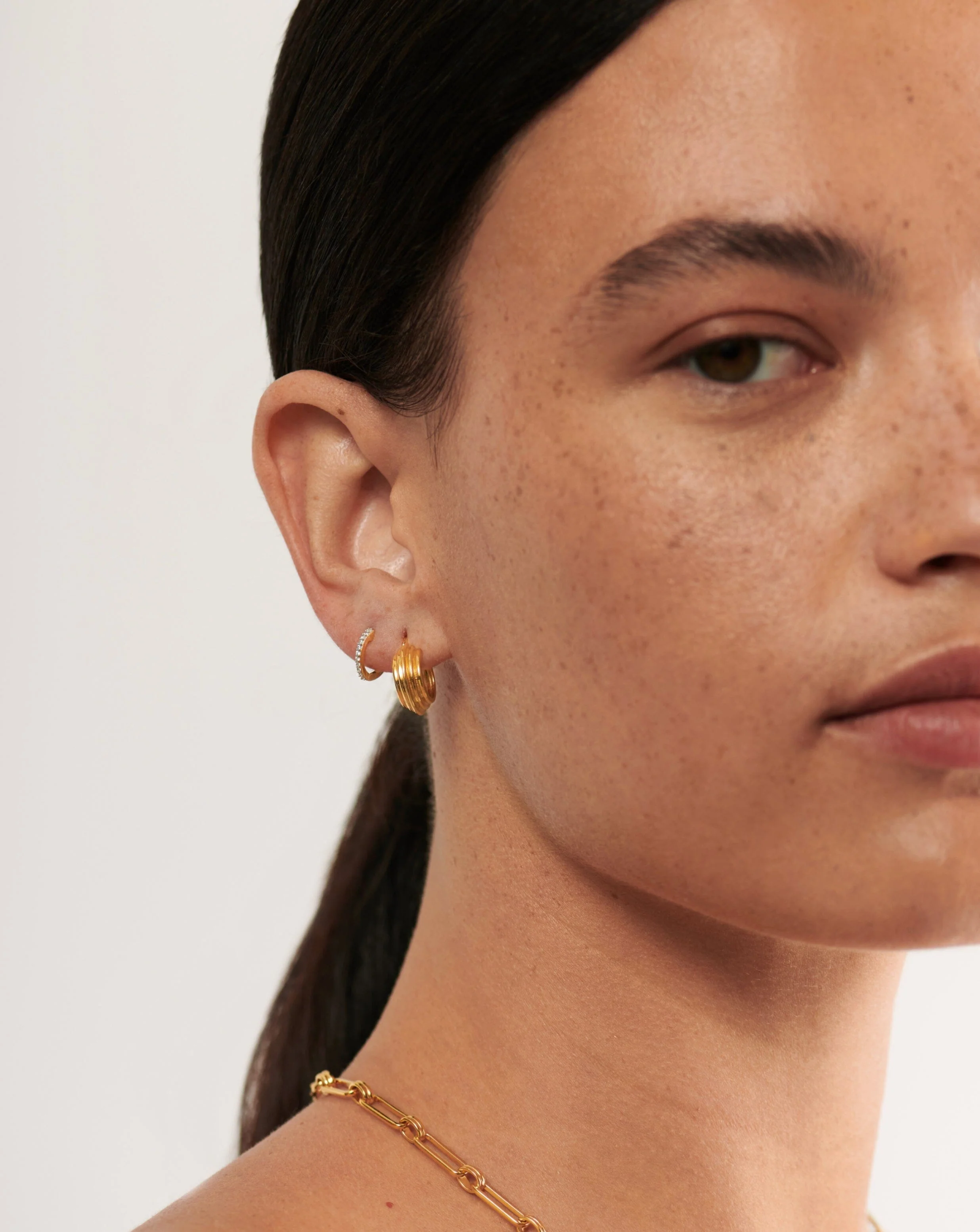 Lucy Williams Small Ridge Hoop Earrings - Image 3